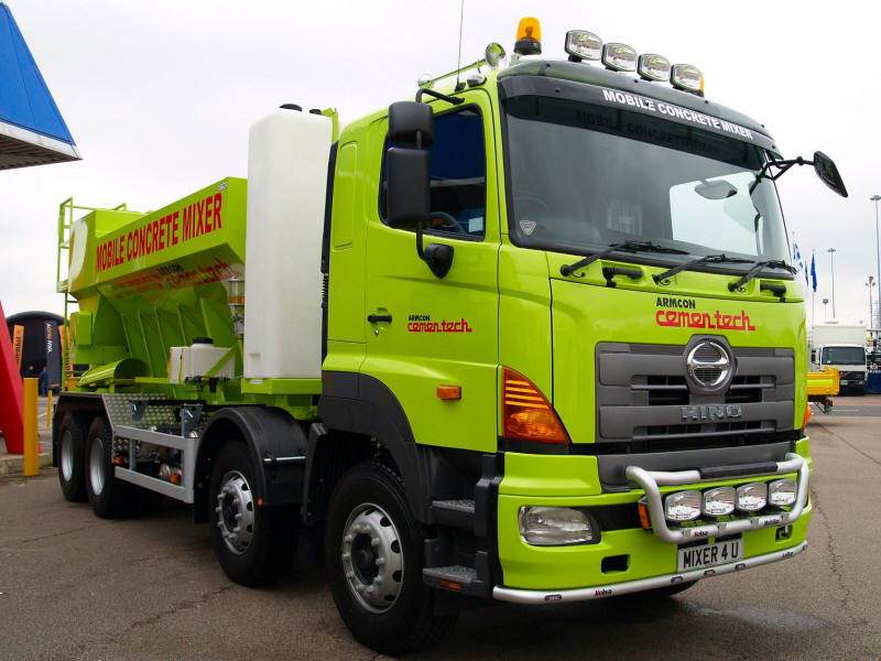 Green Hino Mobile Concrete Mixer Truck