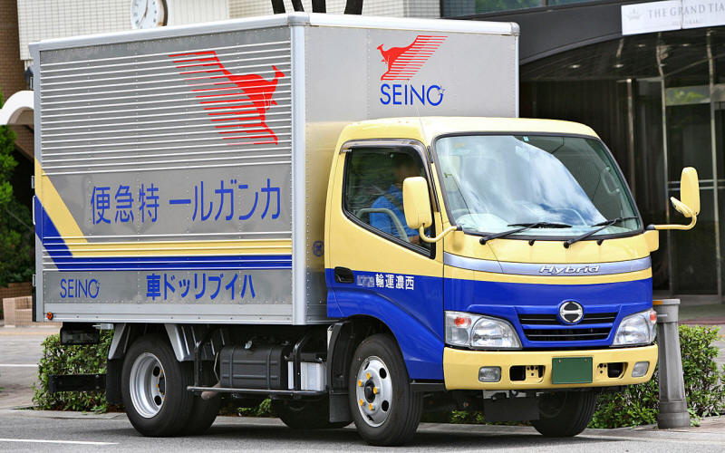 Hino straight truck hybrid six wheeler cube van