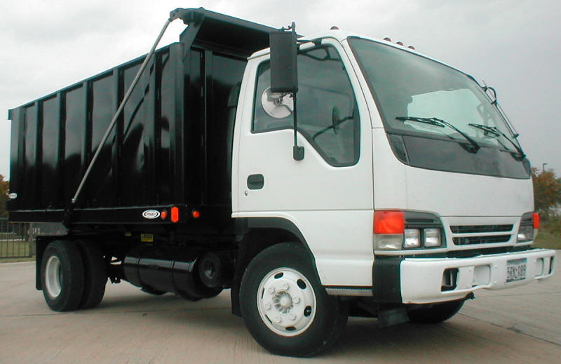 Isuzu six wheeler dump truck with dust cover