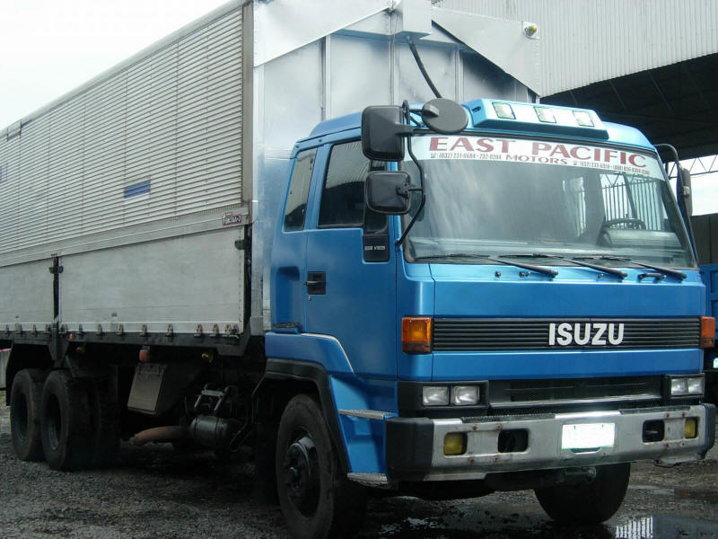 East Pacific Isuzu ten wheeler straight truck