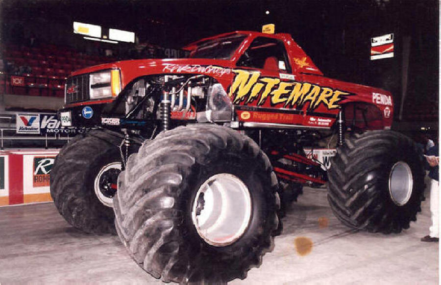 Nitemare Monster Truck preparing to wreck the opponent's dreams